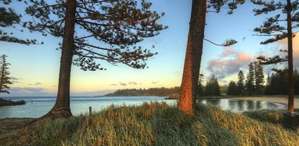 Emily Bay - Norfolk Island T (PBH4 00 18910)